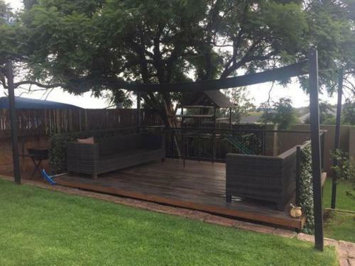 Hostal Gold Crest Guesthouse
