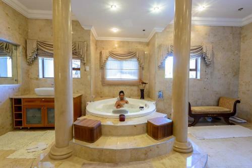 Equestrian Royal Hotel Boutique & Spa