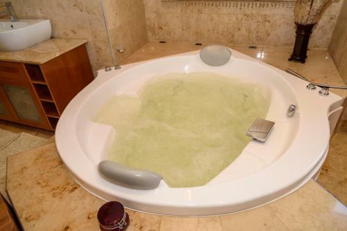 Equestrian Royal Hotel Boutique & Spa