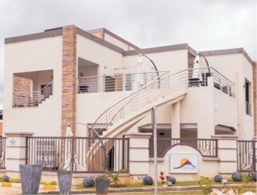 The Crest Lodge