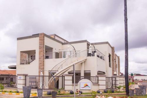 The Crest Lodge