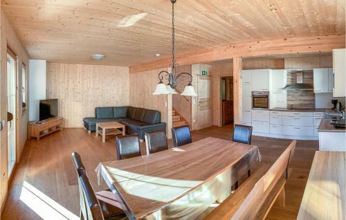 Three-bedroom Holiday Home In Altaussee