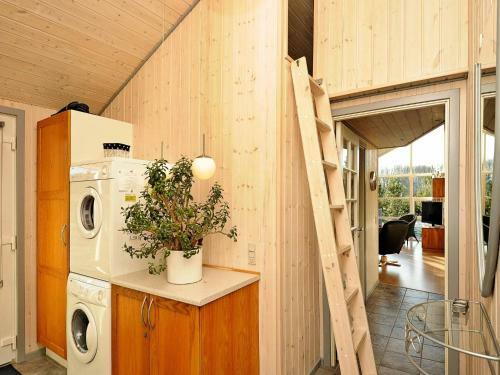 Three-bedroom Holiday Home In Oksb�l 8