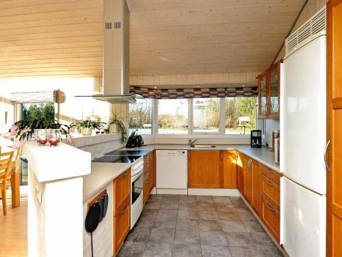 Three-bedroom Holiday Home In Oksb�l 8