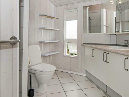 Two-bedroom Holiday Home In Bjert 2