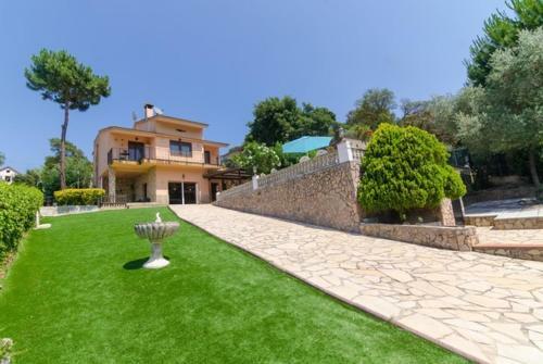 Montbarbat Villa Sleeps 8 Pool Wifi