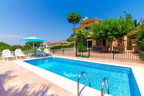 Montbarbat Villa Sleeps 8 Pool Wifi