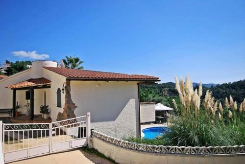 Montbarbat Villa Sleeps 8 Pool Wifi