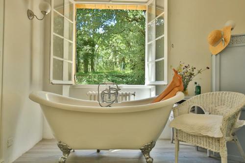 Montfort-en-chalosse Villa Sleeps 10 Pool Wifi