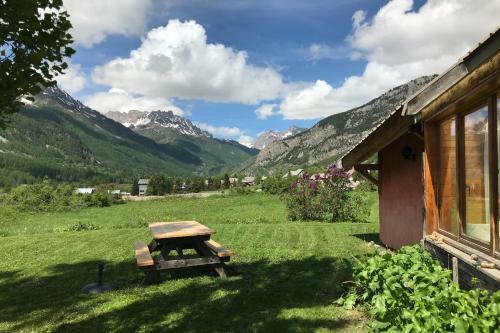 Le Troll Hameau Des Chazals Nevache Hautes Alpes