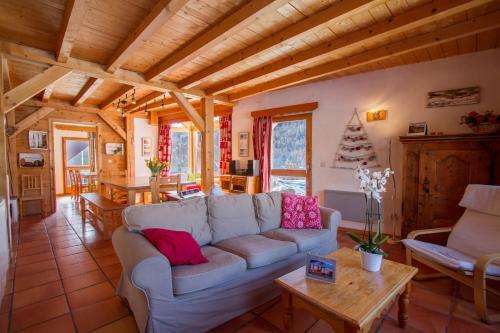 Le Troll Hameau Des Chazals Nevache Hautes Alpes