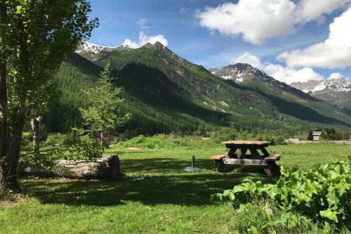 Le Troll Hameau Des Chazals Nevache Hautes Alpes