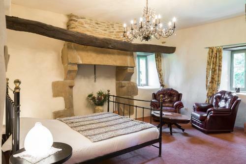 Saint-meen-le-grand Chateau Sleeps 15 Pool Air Con