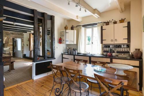 Saint-meen-le-grand Chateau Sleeps 15 Pool Air Con