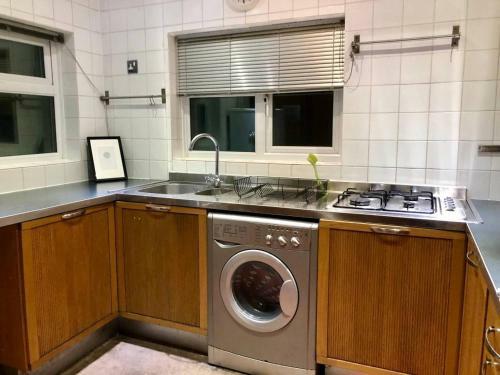 Large 12 Person Citycentre Townhouse & Pool Table