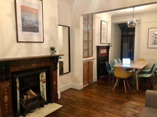 Large 12 Person Citycentre Townhouse & Pool Table