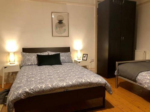 Large 12 Person Citycentre Townhouse & Pool Table