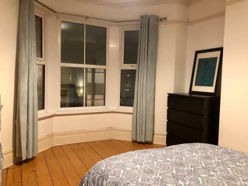 Large 12 Person Citycentre Townhouse & Pool Table