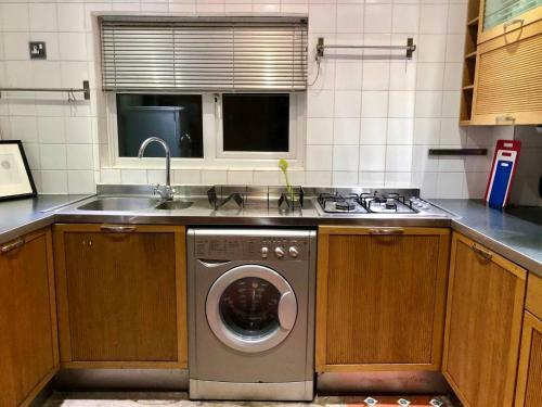 Large 12 Person Citycentre Townhouse & Pool Table