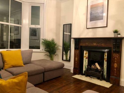 Large 12 Person Citycentre Townhouse & Pool Table