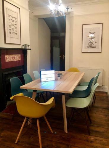 Large 12 Person Citycentre Townhouse & Pool Table