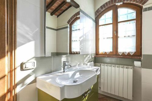 Castagnori Villa Sleeps 8 Wifi