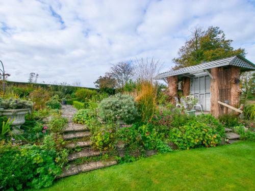 Spacious Holiday Home In Llangeler Near River