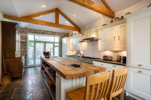 Woodland Villa Sleeps 16 Pool Air Con Wifi