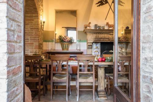 Castello Di Tocchi Villa Sleeps 16 Pool Air Con