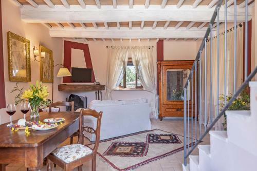 Castello Di Tocchi Villa Sleeps 16 Pool Air Con