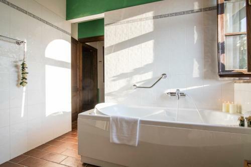 Castello Di Tocchi Villa Sleeps 16 Pool Air Con
