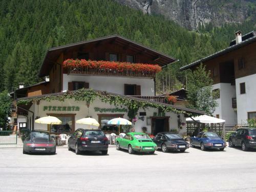 Hostal Affittacamere Pizzeria Marmolada