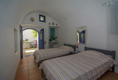 Hostal Guest House Pitsinades