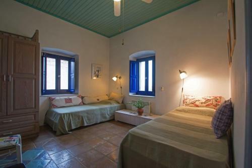 Hostal Guest House Pitsinades