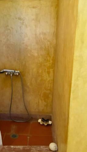Hostal Guest House Pitsinades