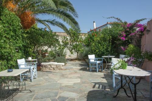 Hostal Guest House Pitsinades