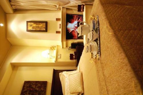 Hostal Kaloneri Rooms
