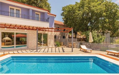 Three-bedroom Holiday Home In Lovrec