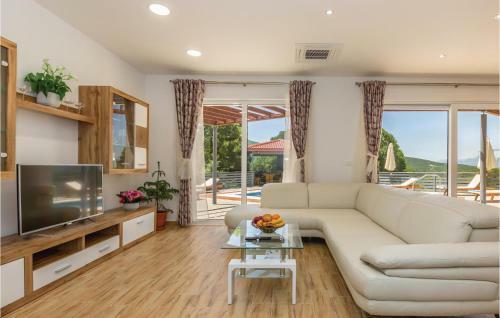 Three-bedroom Holiday Home In Lovrec
