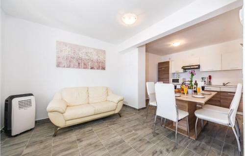 Three-bedroom Holiday Home In Nadin
