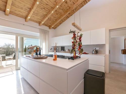 Luxurious Child-friendly Villa With Jacuzzi In Tar