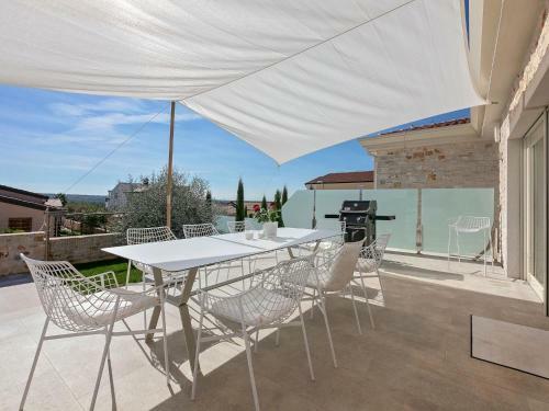 Luxurious Child-friendly Villa With Jacuzzi In Tar