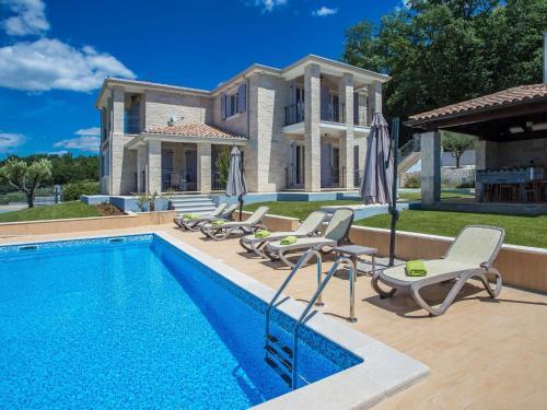 Luxurious Villa In Vizinada With Swimming Pool
