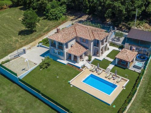 Luxurious Villa In Vizinada With Swimming Pool
