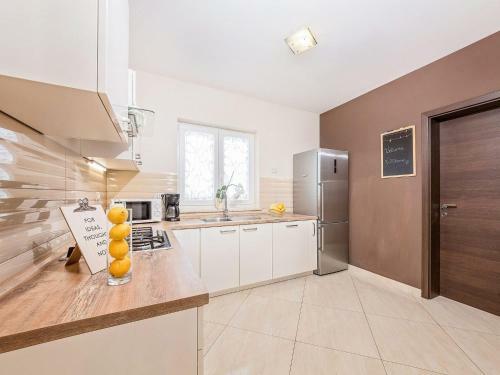 Luxury Villa With Infinity Pool And Scenic Views In Motovun