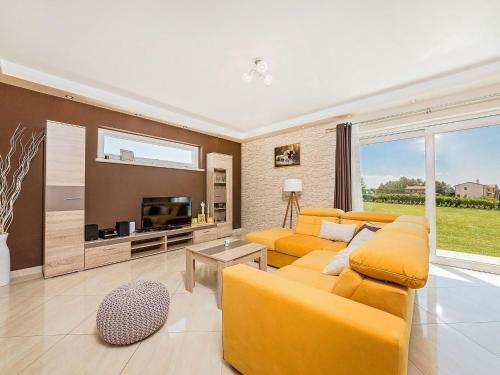 Luxury Villa With Infinity Pool And Scenic Views In Motovun