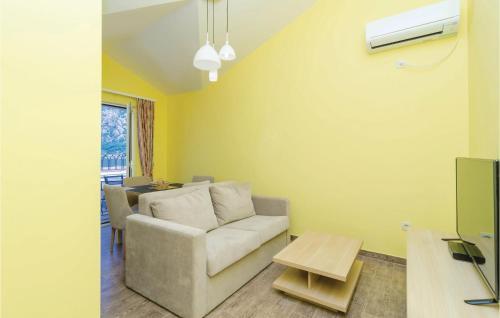One-bedroom Apartment In Prcanj