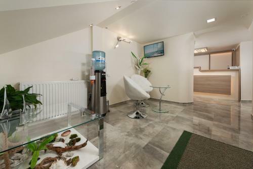 Elegante Apartments - Adults Only