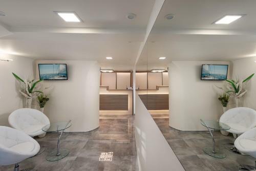 Elegante Apartments - Adults Only