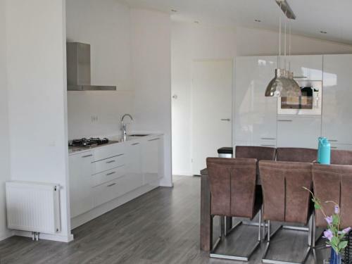 Holiday Home Green Resort Mooi Bemelen-1